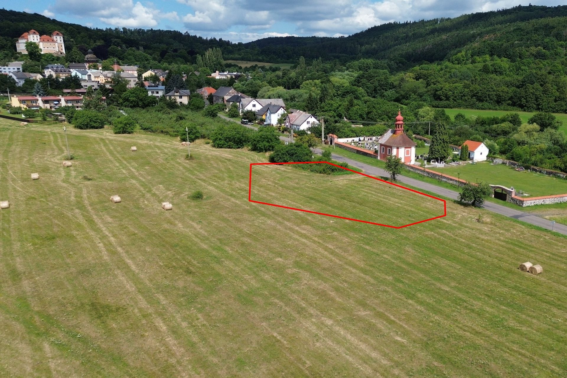 Prodej pozemku k bydlení, 1556 m², Valeč, ul. Podbořanská