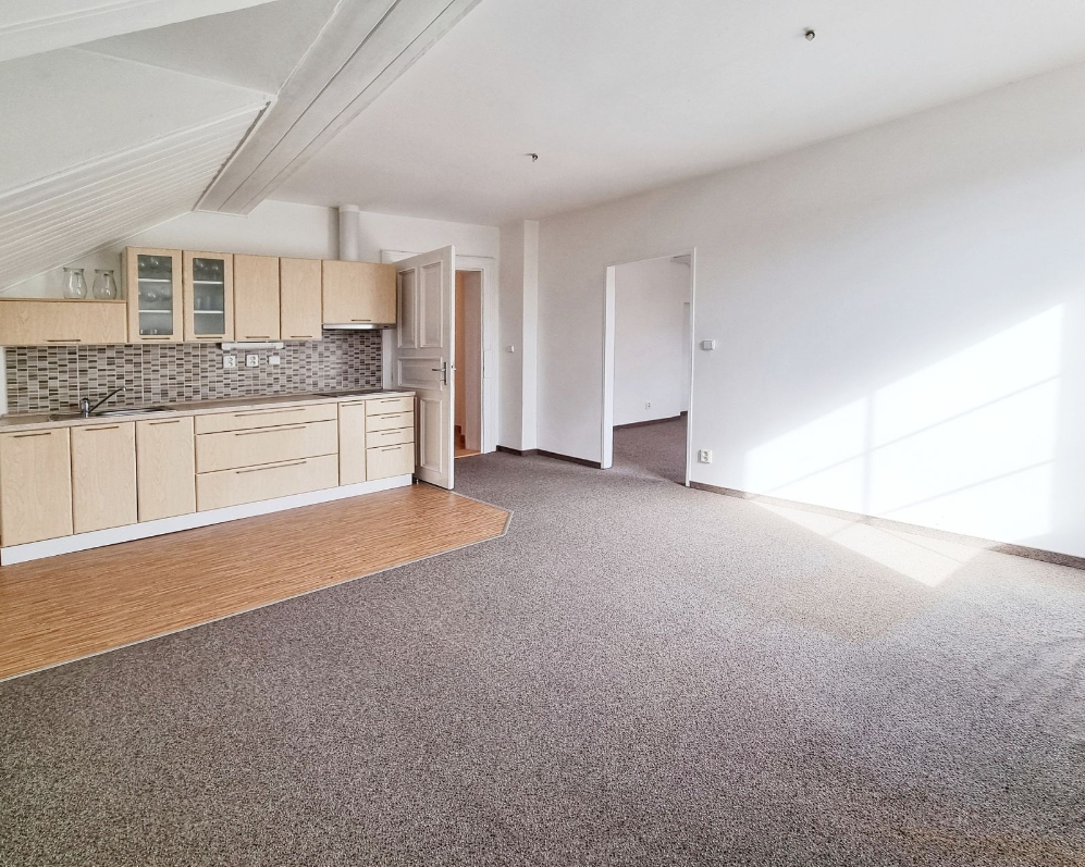 Pronájem bytu 2+kk, 64 m², Karlovy Vary, ul. Sokolovská